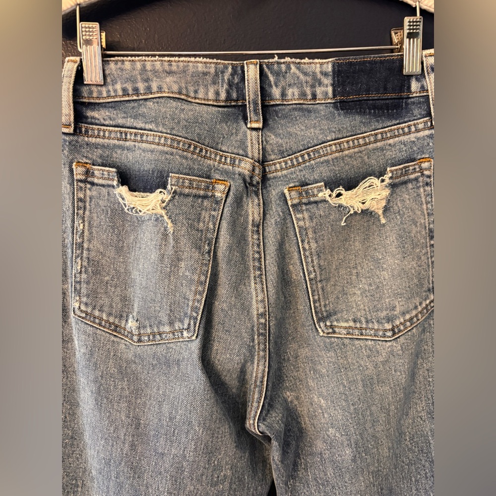 Abercrombie & Fitch "The Mom" High Rise Relaxed Straight Jeans - Light Wash - Picture 7 of 10
